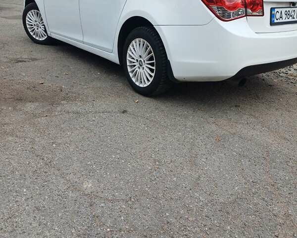 Белый Шевроле Круз, объемом двигателя 1.99 л и пробегом 231 тыс. км за 5800 $, фото 7 на Automoto.ua