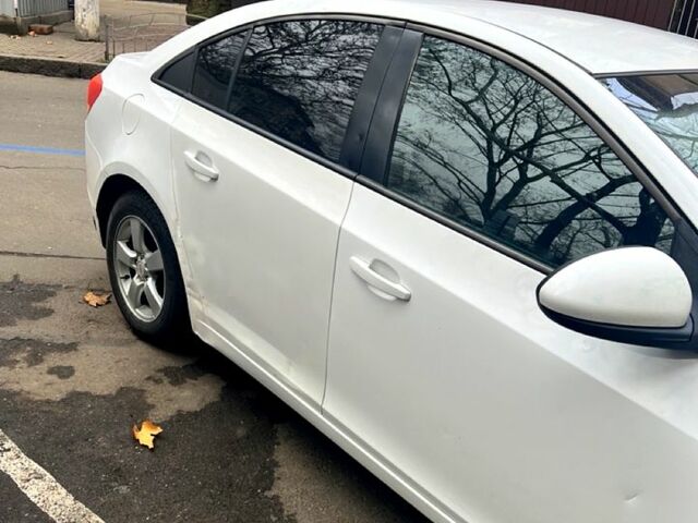 Белый Шевроле Круз, объемом двигателя 1.6 л и пробегом 230 тыс. км за 5600 $, фото 1 на Automoto.ua