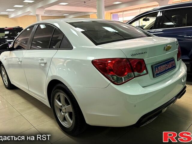 Белый Шевроле Круз, объемом двигателя 1.6 л и пробегом 111 тыс. км за 6500 $, фото 2 на Automoto.ua