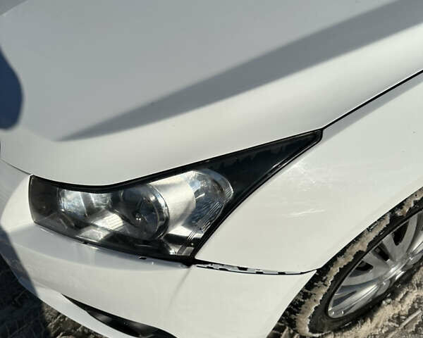 Белый Шевроле Круз, объемом двигателя 2 л и пробегом 249 тыс. км за 6200 $, фото 10 на Automoto.ua