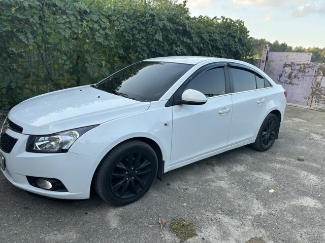 Білий Шевроле Круз, об'ємом двигуна 2 л та пробігом 237 тис. км за 6200 $, фото 2 на Automoto.ua