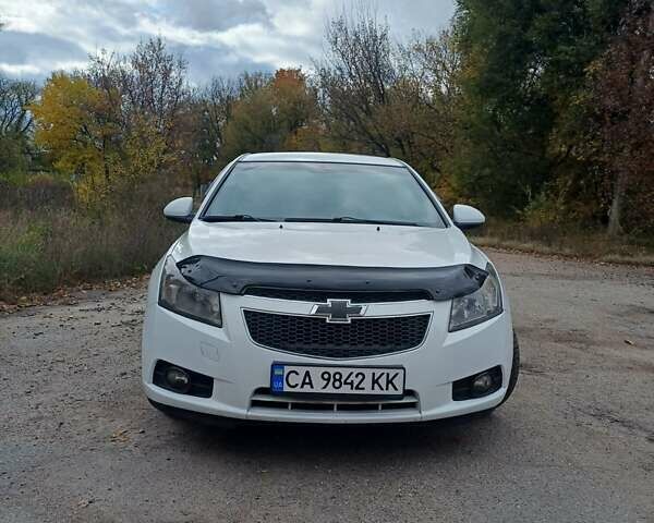 Белый Шевроле Круз, объемом двигателя 1.99 л и пробегом 231 тыс. км за 5800 $, фото 4 на Automoto.ua