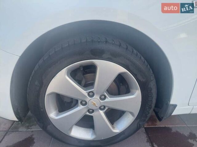 Белый Шевроле Круз, объемом двигателя 1.8 л и пробегом 205 тыс. км за 8500 $, фото 1 на Automoto.ua
