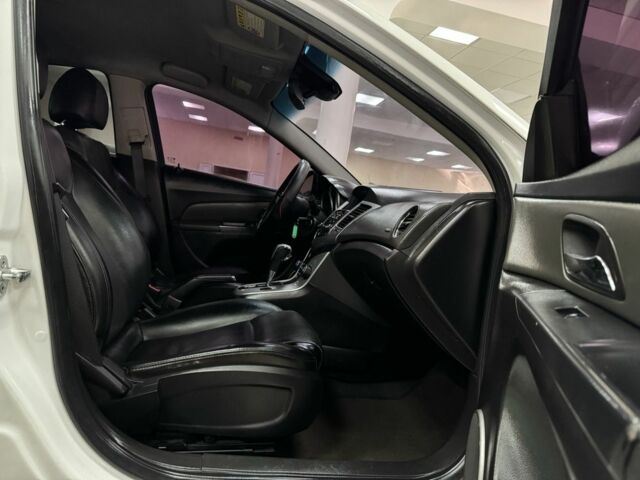 Білий Шевроле Круз, об'ємом двигуна 1.6 л та пробігом 111 тис. км за 6500 $, фото 6 на Automoto.ua