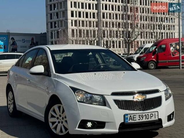 Белый Шевроле Круз, объемом двигателя 1.36 л и пробегом 240 тыс. км за 6800 $, фото 1 на Automoto.ua