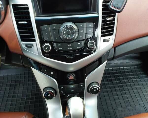 Белый Шевроле Круз, объемом двигателя 1.8 л и пробегом 157 тыс. км за 7400 $, фото 14 на Automoto.ua