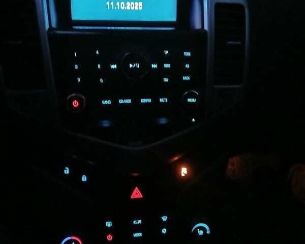 Белый Шевроле Круз, объемом двигателя 1.8 л и пробегом 280 тыс. км за 6300 $, фото 11 на Automoto.ua