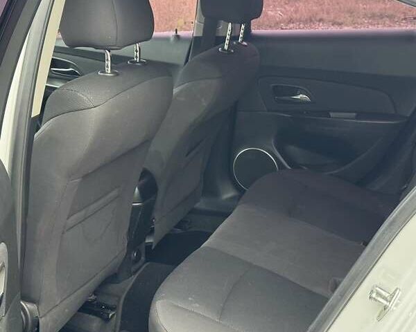 Белый Шевроле Круз, объемом двигателя 1.8 л и пробегом 250 тыс. км за 5700 $, фото 22 на Automoto.ua