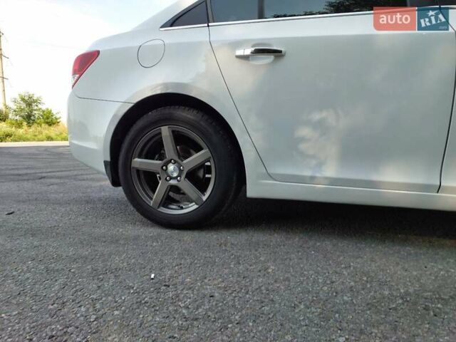 Белый Шевроле Круз, объемом двигателя 1.8 л и пробегом 157 тыс. км за 7400 $, фото 17 на Automoto.ua