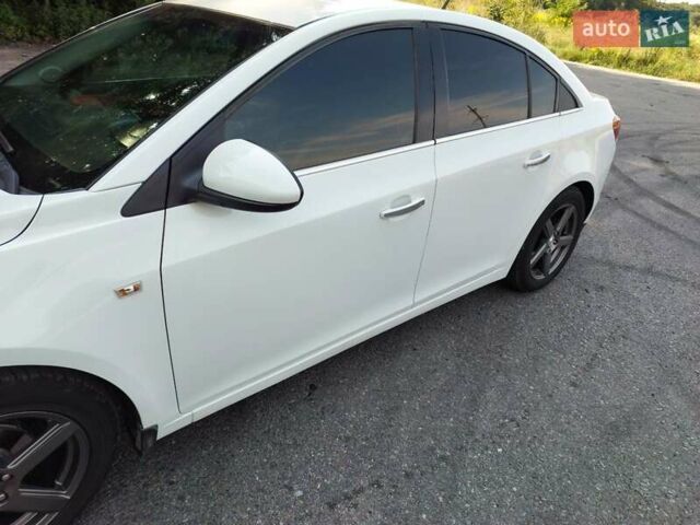 Белый Шевроле Круз, объемом двигателя 1.8 л и пробегом 157 тыс. км за 7400 $, фото 5 на Automoto.ua