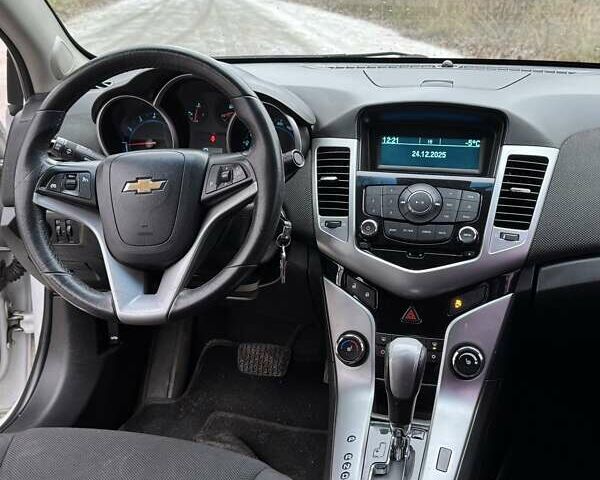 Белый Шевроле Круз, объемом двигателя 1.8 л и пробегом 250 тыс. км за 5700 $, фото 15 на Automoto.ua