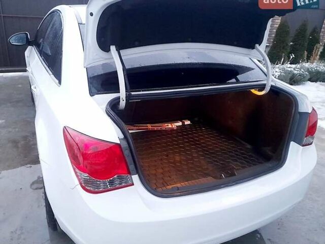 Білий Шевроле Круз, об'ємом двигуна 1.8 л та пробігом 159 тис. км за 7100 $, фото 16 на Automoto.ua