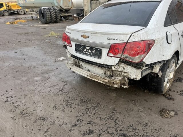 Білий Шевроле Круз, об'ємом двигуна 1.8 л та пробігом 205 тис. км за 3300 $, фото 4 на Automoto.ua