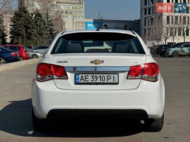 Белый Шевроле Круз, объемом двигателя 1.36 л и пробегом 240 тыс. км за 6800 $, фото 3 на Automoto.ua