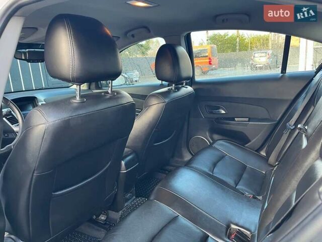 Белый Шевроле Круз, объемом двигателя 1.36 л и пробегом 245 тыс. км за 6400 $, фото 7 на Automoto.ua