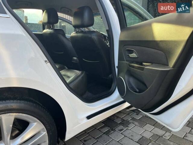 Белый Шевроле Круз, объемом двигателя 1.36 л и пробегом 245 тыс. км за 6400 $, фото 9 на Automoto.ua