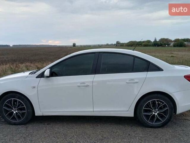 Белый Шевроле Круз, объемом двигателя 1.8 л и пробегом 280 тыс. км за 6300 $, фото 2 на Automoto.ua