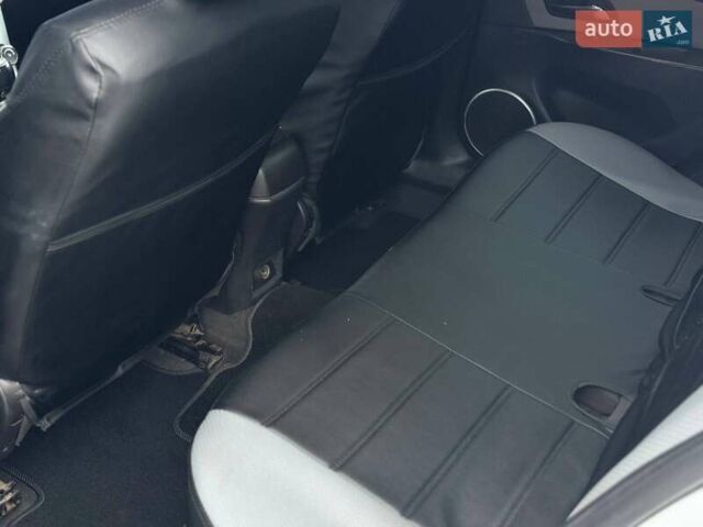 Белый Шевроле Круз, объемом двигателя 2 л и пробегом 183 тыс. км за 6599 $, фото 10 на Automoto.ua