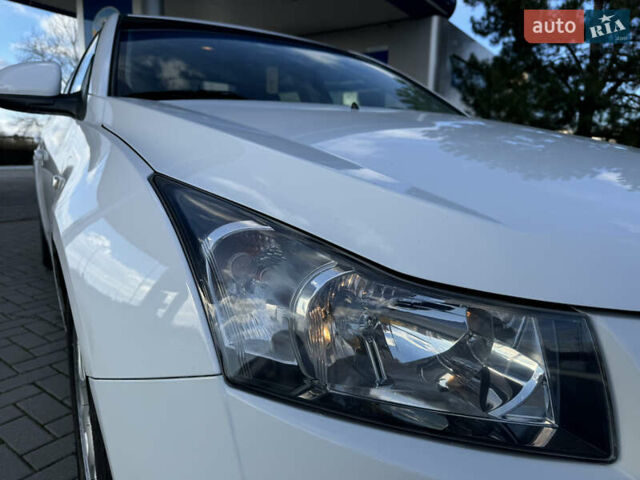 Білий Шевроле Круз, об'ємом двигуна 2 л та пробігом 186 тис. км за 6300 $, фото 4 на Automoto.ua