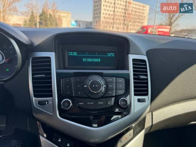 Белый Шевроле Круз, объемом двигателя 1.36 л и пробегом 240 тыс. км за 6800 $, фото 16 на Automoto.ua