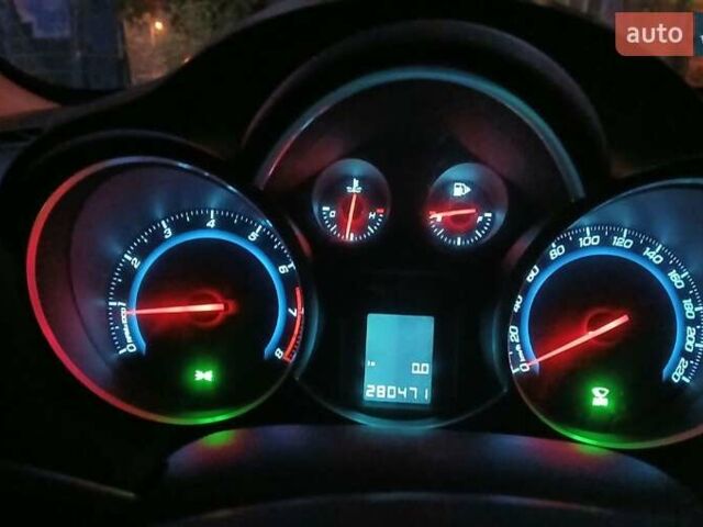 Белый Шевроле Круз, объемом двигателя 1.8 л и пробегом 280 тыс. км за 6300 $, фото 9 на Automoto.ua