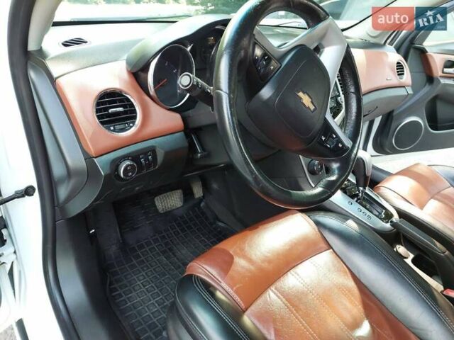 Белый Шевроле Круз, объемом двигателя 1.8 л и пробегом 157 тыс. км за 7400 $, фото 10 на Automoto.ua