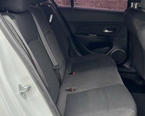 Белый Шевроле Круз, объемом двигателя 1.8 л и пробегом 250 тыс. км за 5700 $, фото 23 на Automoto.ua