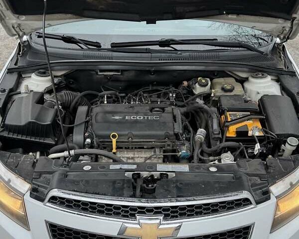 Белый Шевроле Круз, объемом двигателя 1.8 л и пробегом 250 тыс. км за 5700 $, фото 24 на Automoto.ua