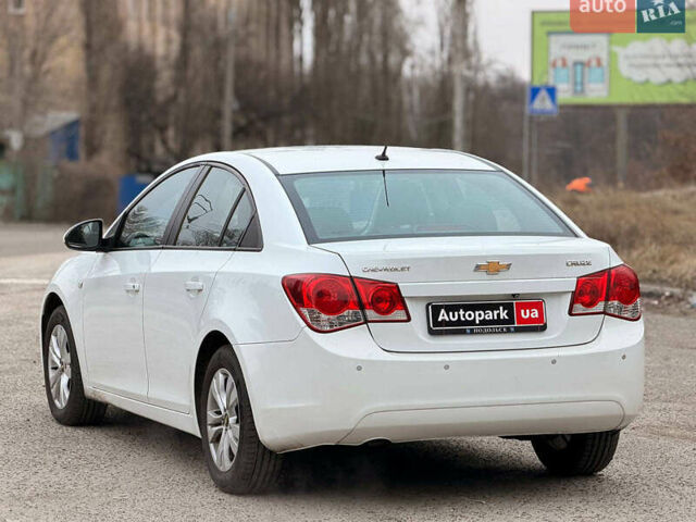 Белый Шевроле Круз, объемом двигателя 1.8 л и пробегом 196 тыс. км за 6190 $, фото 2 на Automoto.ua