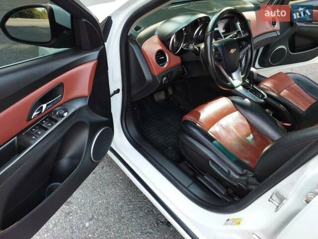 Белый Шевроле Круз, объемом двигателя 1.8 л и пробегом 157 тыс. км за 7400 $, фото 12 на Automoto.ua