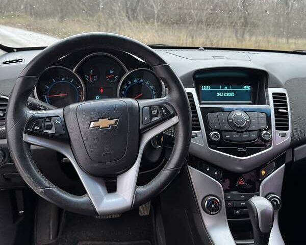 Белый Шевроле Круз, объемом двигателя 1.8 л и пробегом 250 тыс. км за 5700 $, фото 16 на Automoto.ua