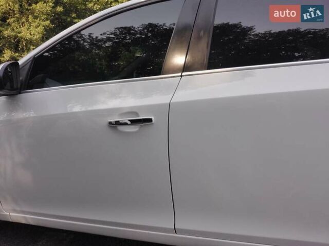 Белый Шевроле Круз, объемом двигателя 1.8 л и пробегом 157 тыс. км за 7400 $, фото 2 на Automoto.ua