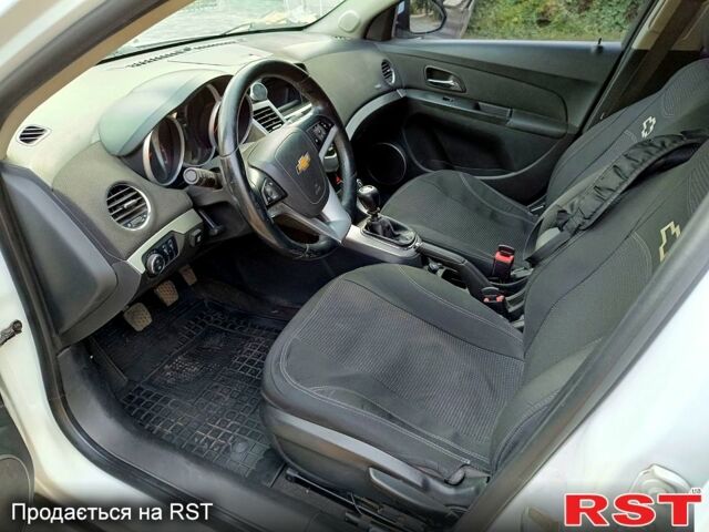 Білий Шевроле Круз, об'ємом двигуна 1.8 л та пробігом 250 тис. км за 6800 $, фото 5 на Automoto.ua