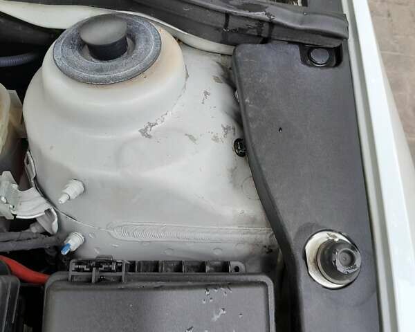 Белый Шевроле Круз, объемом двигателя 1.6 л и пробегом 148 тыс. км за 7500 $, фото 38 на Automoto.ua