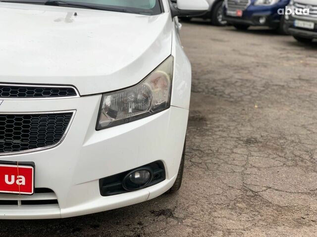 Белый Шевроле Круз, объемом двигателя 2 л и пробегом 212 тыс. км за 8190 $, фото 8 на Automoto.ua