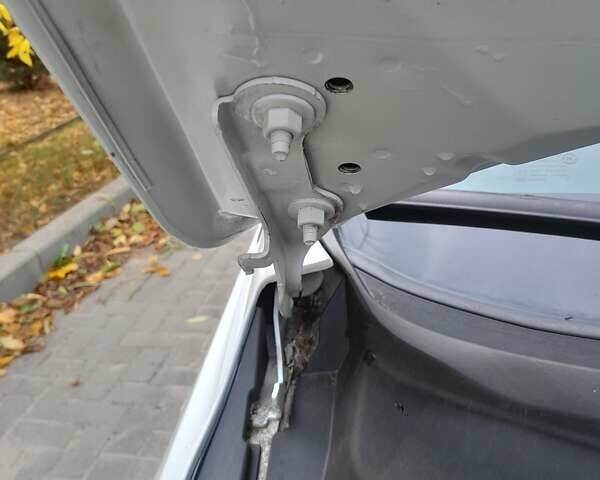 Белый Шевроле Круз, объемом двигателя 1.6 л и пробегом 148 тыс. км за 7500 $, фото 36 на Automoto.ua