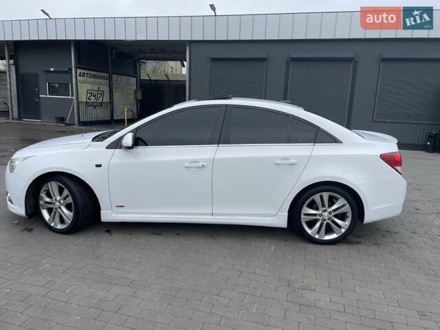 Белый Шевроле Круз, объемом двигателя 1.36 л и пробегом 199 тыс. км за 7000 $, фото 4 на Automoto.ua