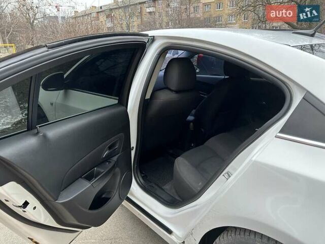 Білий Шевроле Круз, об'ємом двигуна 1.36 л та пробігом 285 тис. км за 6000 $, фото 9 на Automoto.ua