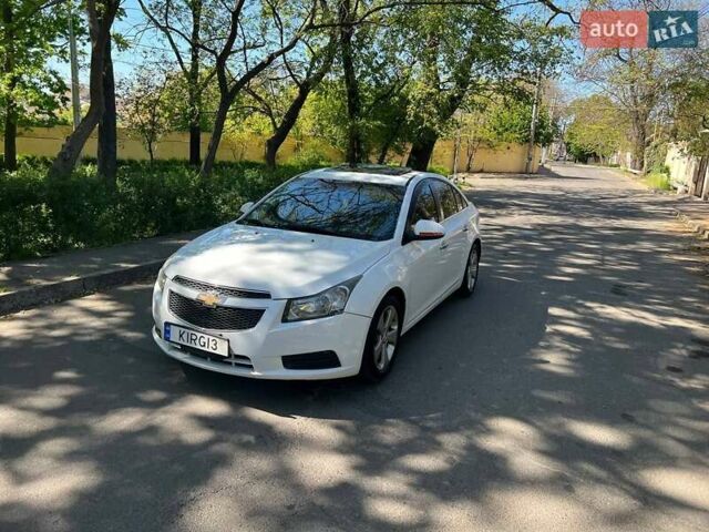 Белый Шевроле Круз, объемом двигателя 1.4 л и пробегом 167 тыс. км за 5000 $, фото 2 на Automoto.ua
