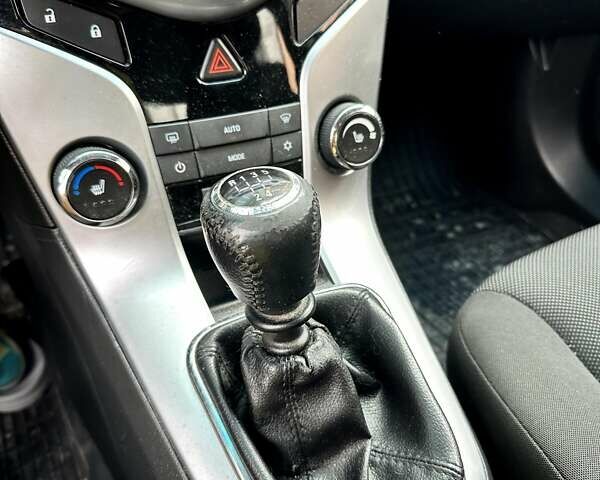 Белый Шевроле Круз, объемом двигателя 1.8 л и пробегом 264 тыс. км за 6400 $, фото 24 на Automoto.ua