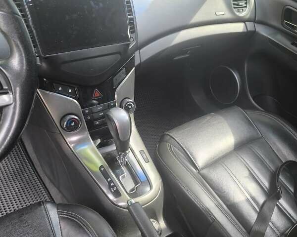 Белый Шевроле Круз, объемом двигателя 1.8 л и пробегом 220 тыс. км за 7100 $, фото 9 на Automoto.ua