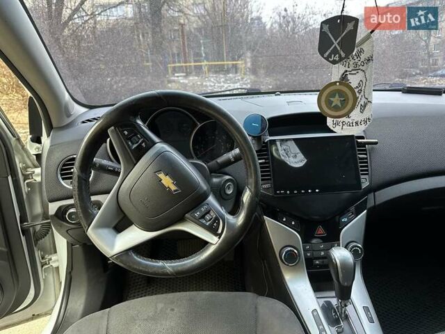 Білий Шевроле Круз, об'ємом двигуна 1.36 л та пробігом 285 тис. км за 6000 $, фото 18 на Automoto.ua