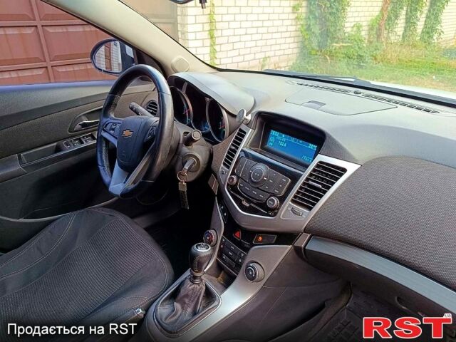 Білий Шевроле Круз, об'ємом двигуна 1.8 л та пробігом 250 тис. км за 6800 $, фото 2 на Automoto.ua