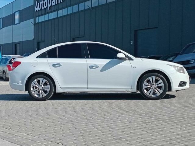 Белый Шевроле Круз, объемом двигателя 1.8 л и пробегом 198 тыс. км за 6690 $, фото 8 на Automoto.ua