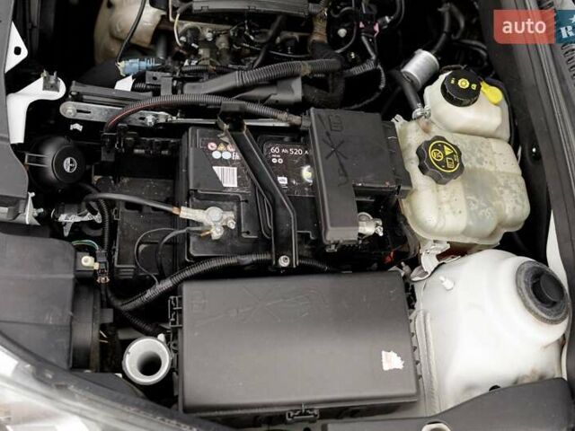 Белый Шевроле Круз, объемом двигателя 1.8 л и пробегом 182 тыс. км за 8000 $, фото 21 на Automoto.ua