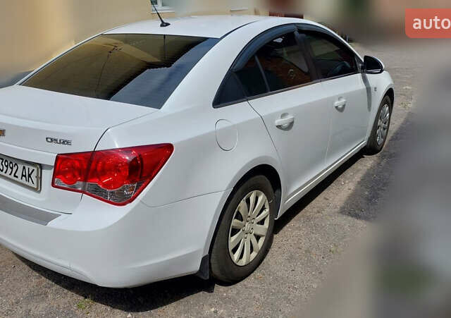 Білий Шевроле Круз, об'ємом двигуна 1.6 л та пробігом 114 тис. км за 7500 $, фото 3 на Automoto.ua