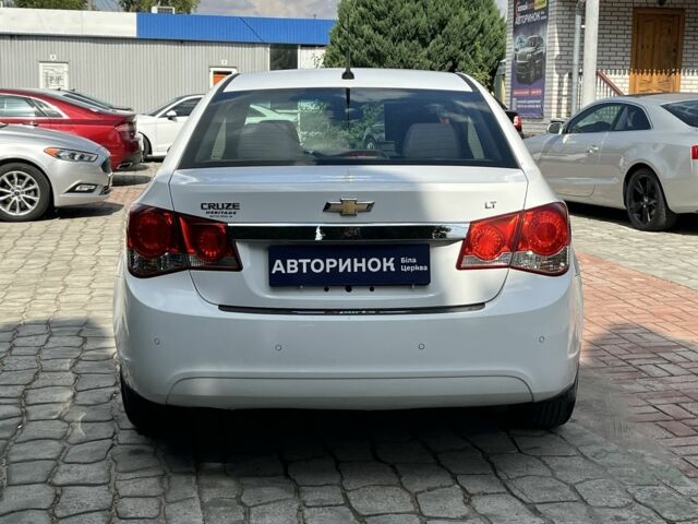 Белый Шевроле Круз, объемом двигателя 1.4 л и пробегом 179 тыс. км за 7200 $, фото 6 на Automoto.ua
