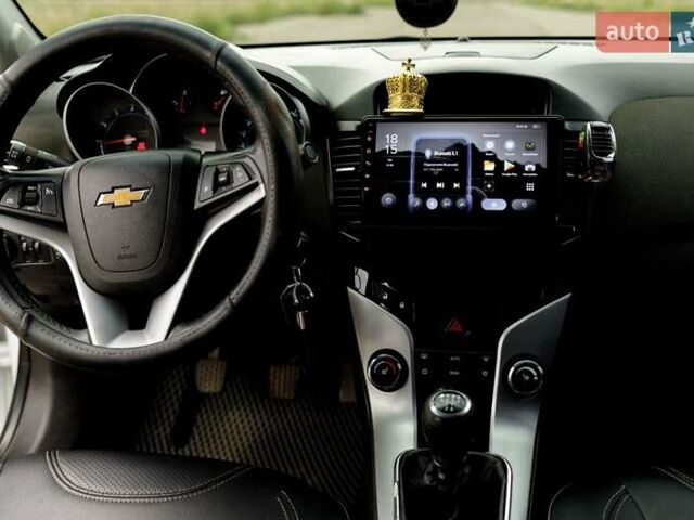 Белый Шевроле Круз, объемом двигателя 1.8 л и пробегом 182 тыс. км за 8000 $, фото 30 на Automoto.ua