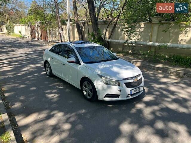 Белый Шевроле Круз, объемом двигателя 1.4 л и пробегом 167 тыс. км за 5000 $, фото 3 на Automoto.ua