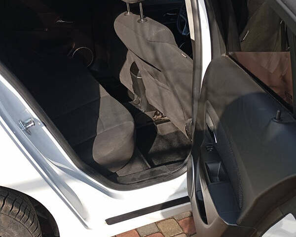 Белый Шевроле Круз, объемом двигателя 2 л и пробегом 270 тыс. км за 7750 $, фото 8 на Automoto.ua